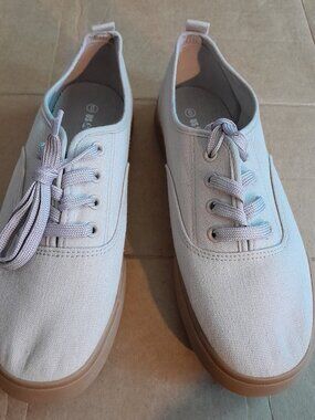 U.S. Sports Beige Canvas Sneakers Lace Up Women’s Casual Shoes Size 6